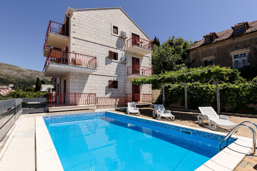 VILLA VALJALO 3/50