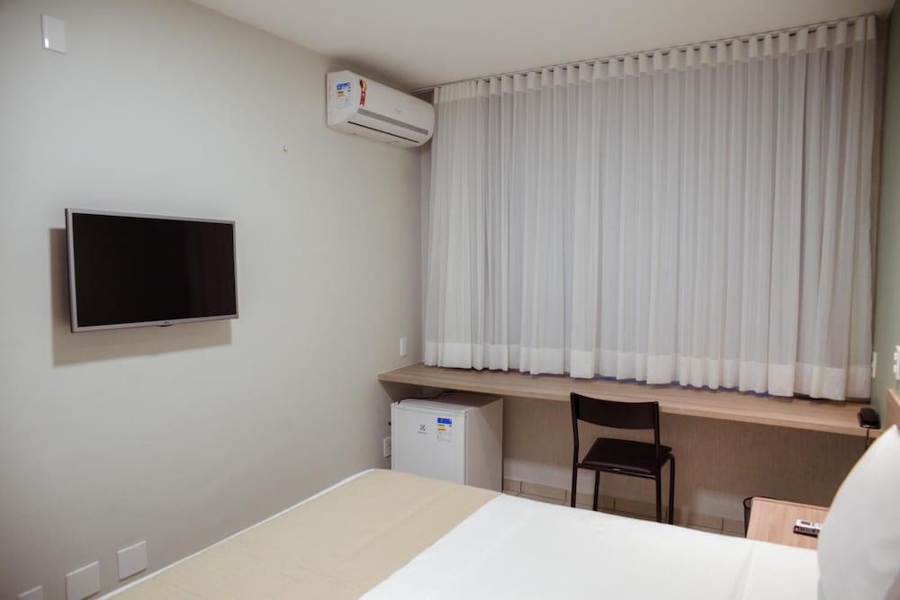 Hotel Vila Leste 32/43