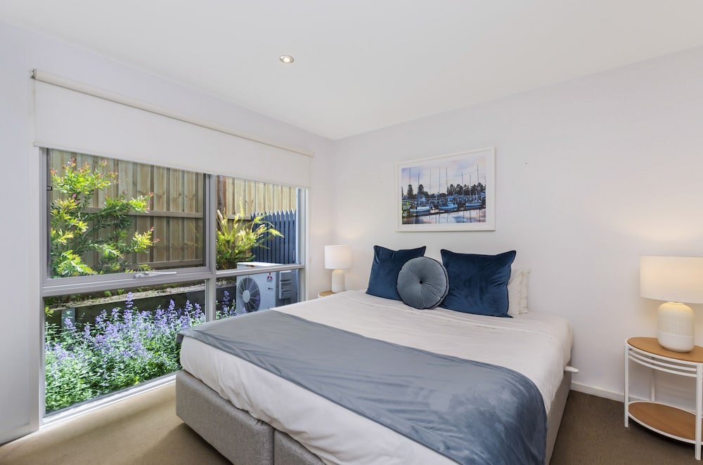 3 Bedrooms, Town House, 1 Queen and 4 Single Beds