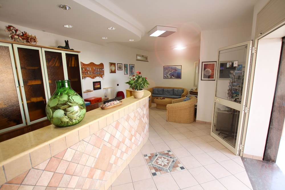 Lobby at Villaggio Residence Quattro Scogli, RICADI