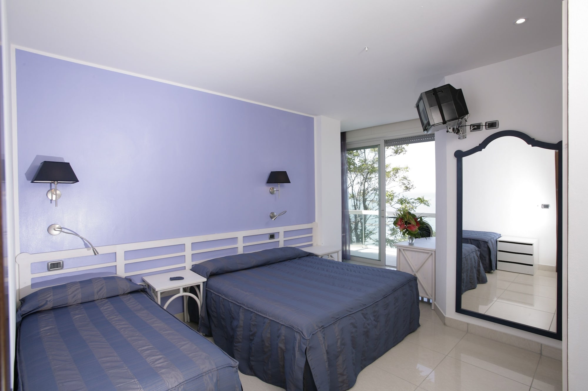 ROOM, QUADRUPLE, PARTIAL SEA VIEW