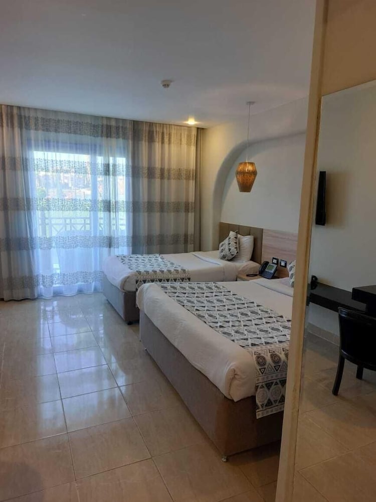 Overwater, Bungalow, 1 Queen and 1 Single Bed