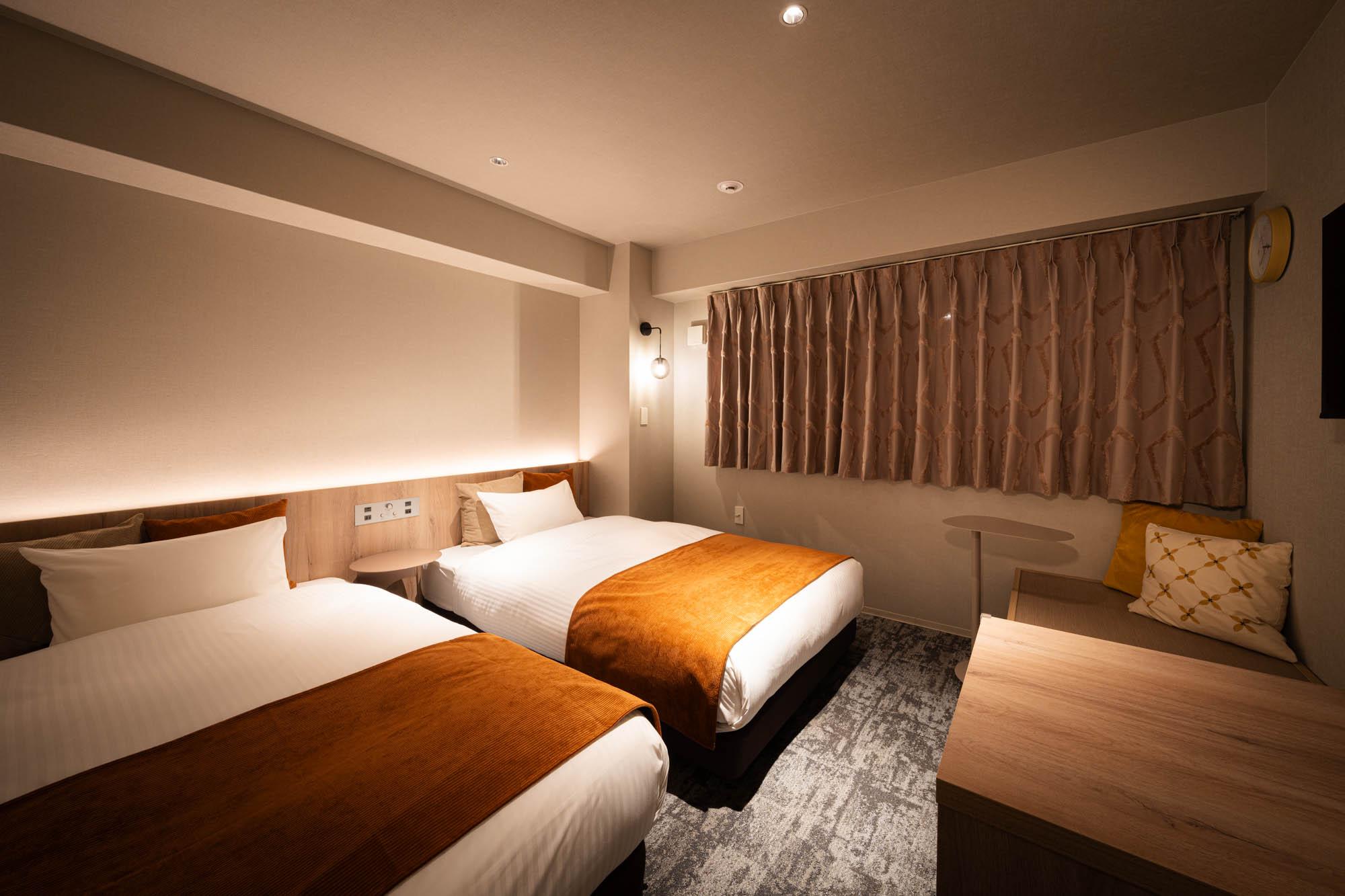 Standard, Twin Beds, Bathtub