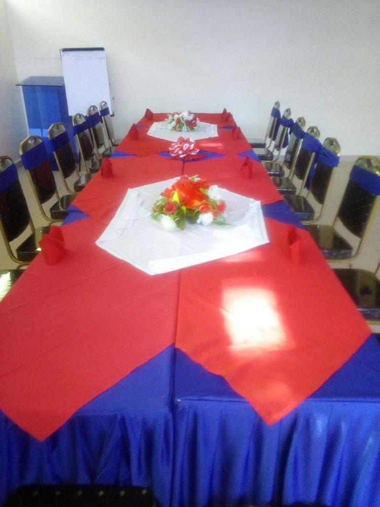 Kinondoni Diamond Hotel 11/20
