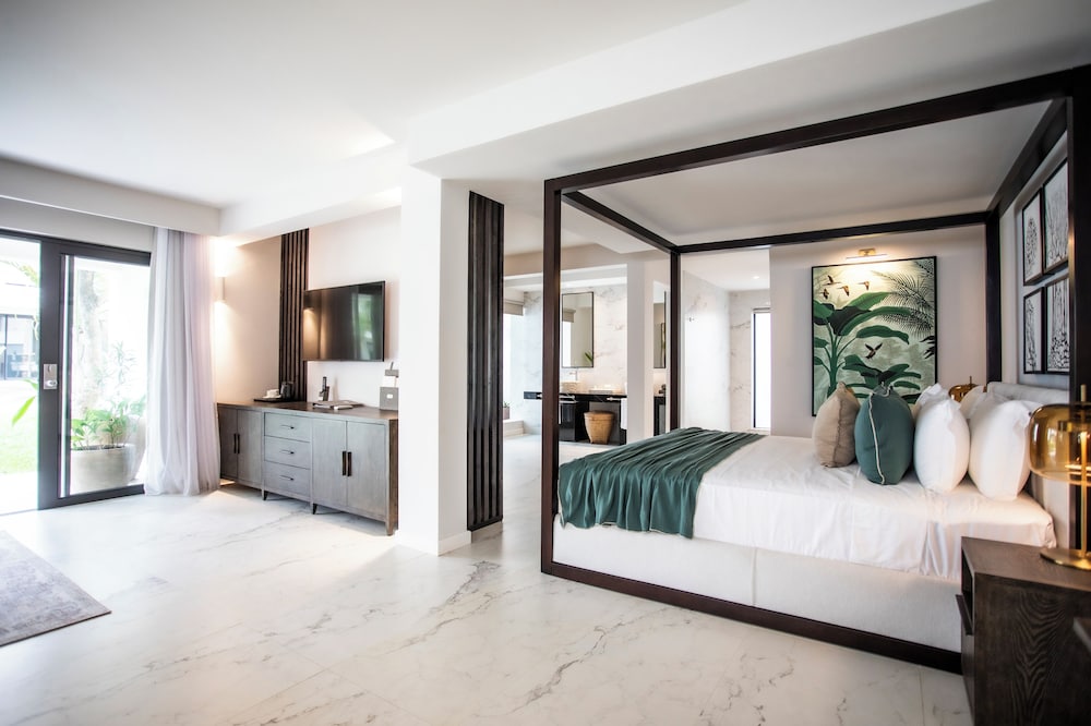 SENIOR, SUITE, JETTED TUB