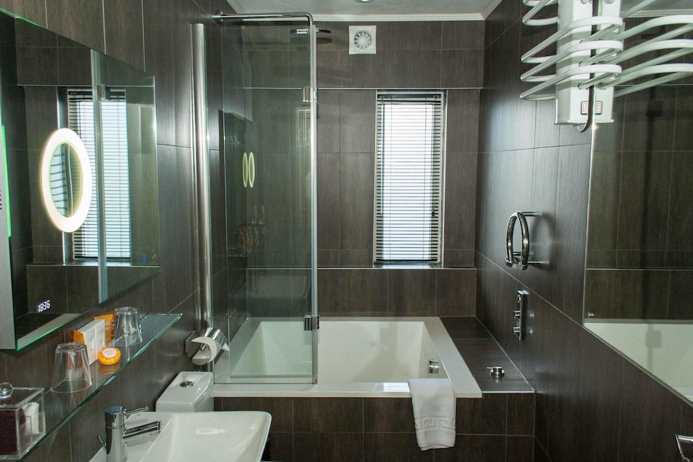 The Studley Hotel 40/50