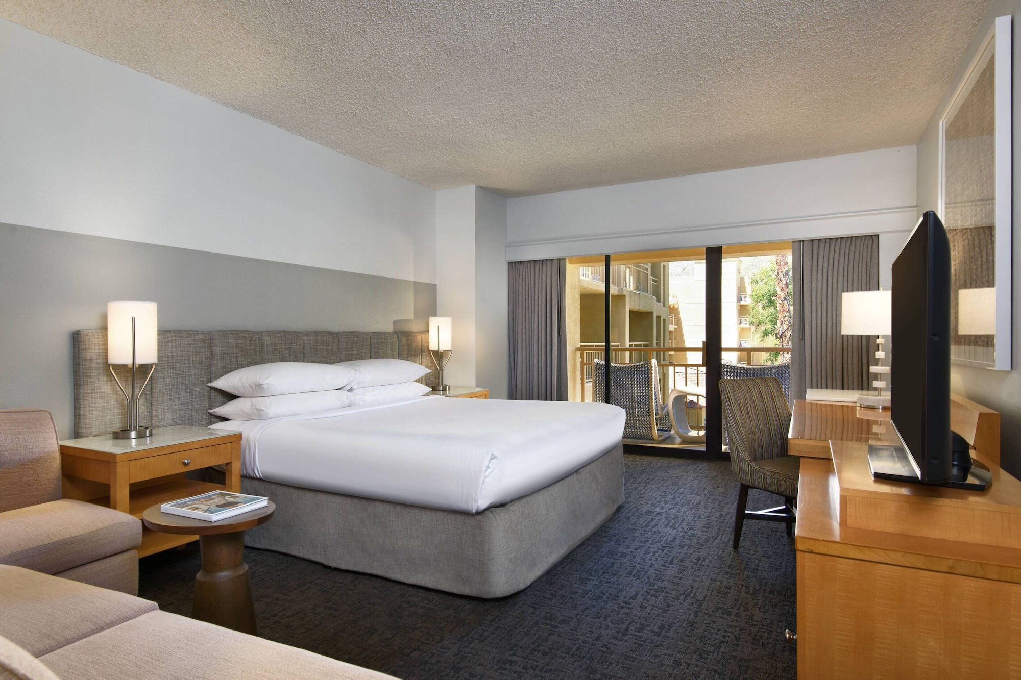 Junior Suite, King Bed, Mountain View, Sofa