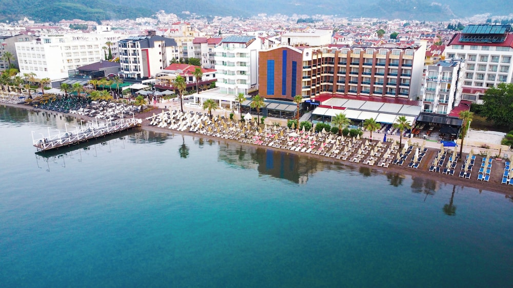 Point Beach Hotel 29/34