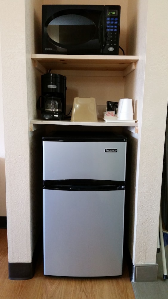 Super 8 by Wyndham Waco/Mall area TX 18/31
