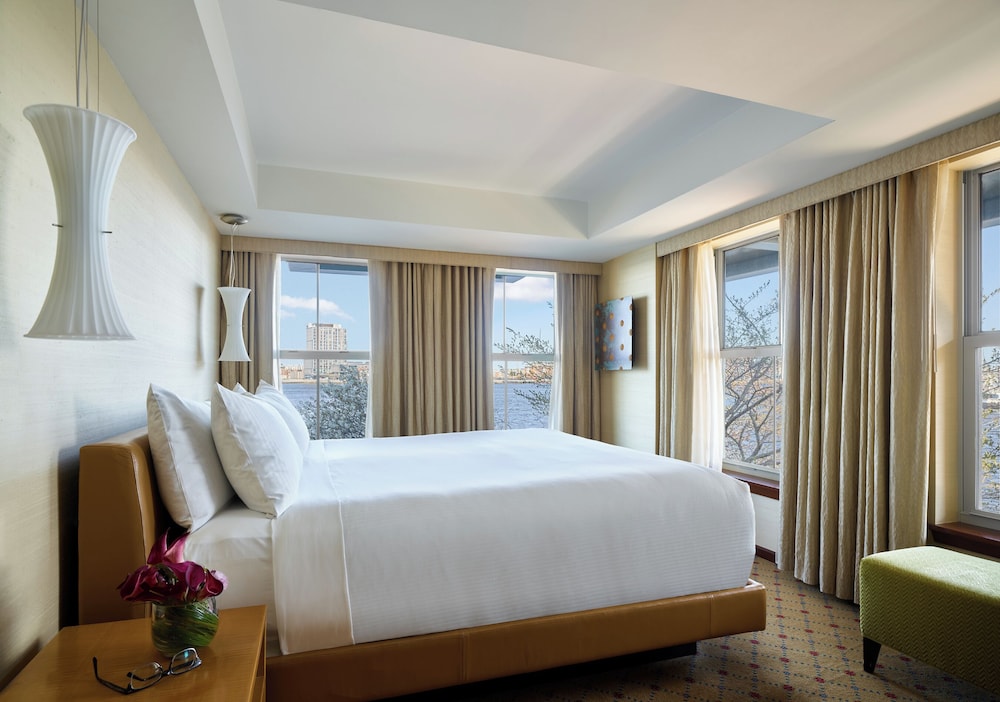 SUITE, HARBOUR VIEW