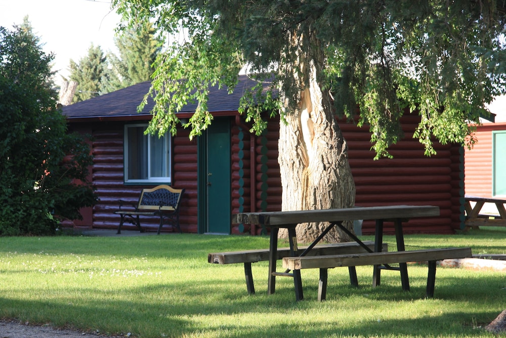 Z Bar Cabins and Motel 35/43