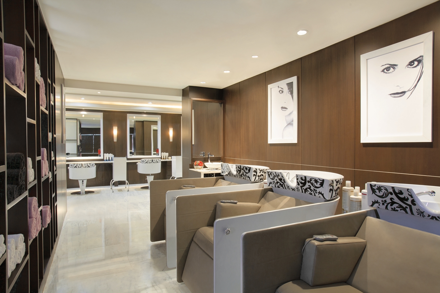 The Leela Ambience Convention Hotel Delhi 60/63