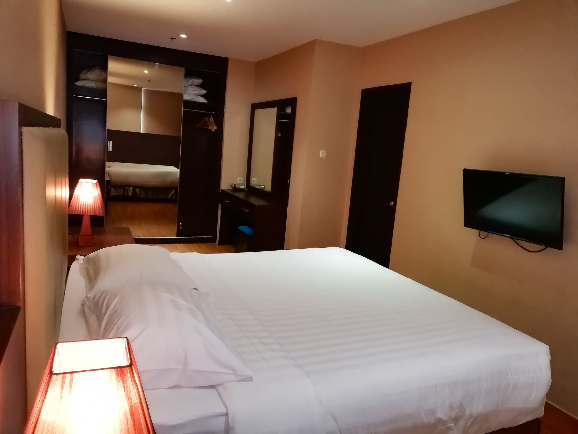 2 BEDROOMS, EMERALD, PREMIUM, APARTMENT, CITY VIEW