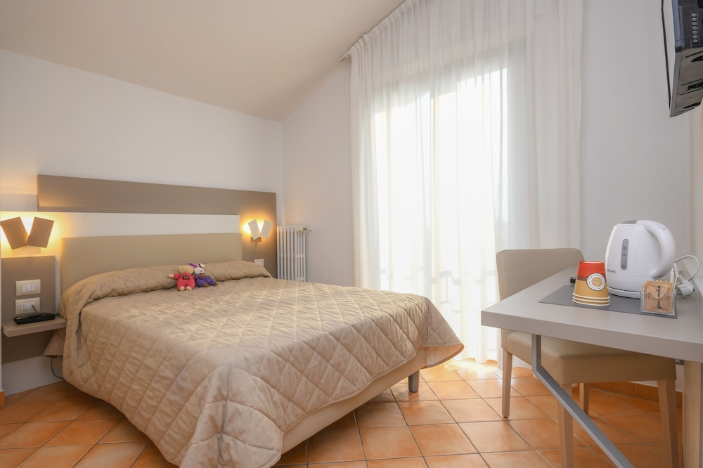Hotel Riel 11/73