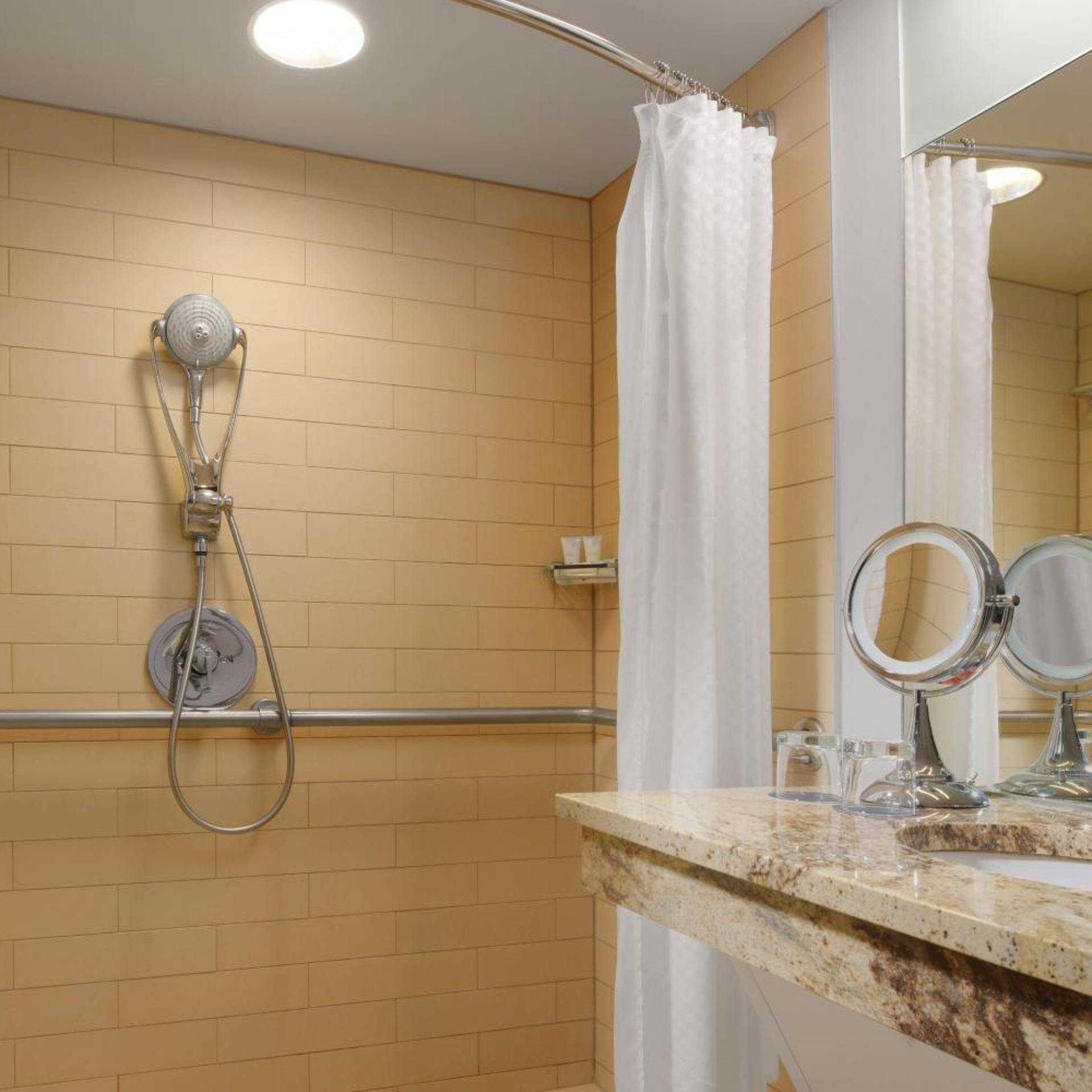 Suite, Club Floor, Corner، The Westin Galleria Dallas 3/3