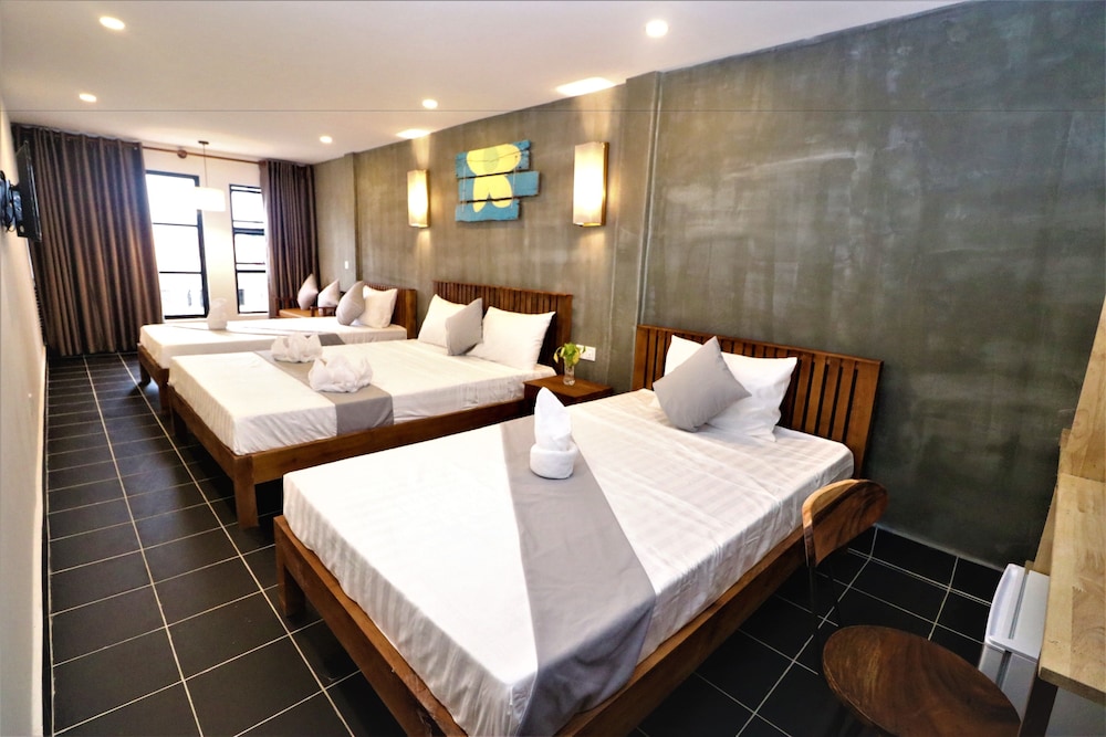 Grand Elevation Hotel 25/65
