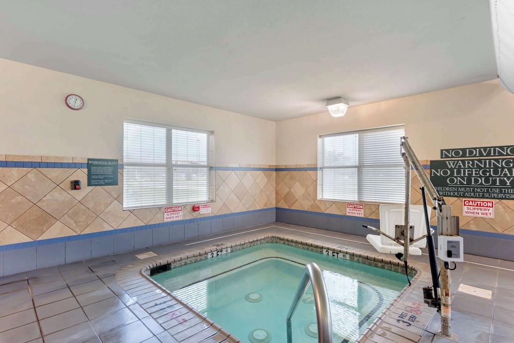 Comfort Inn & Suites Dover near Speedway 24/56