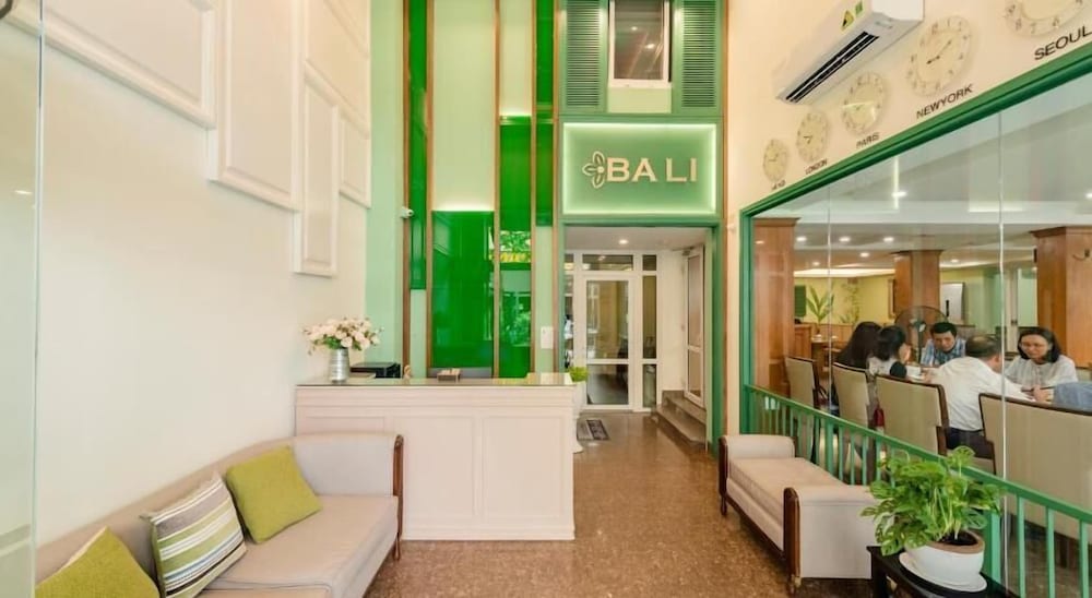Bali Hotel 13/90