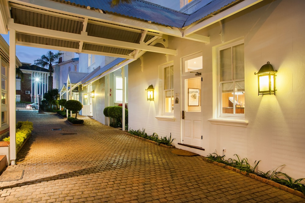 Quarters Hotel 3/32