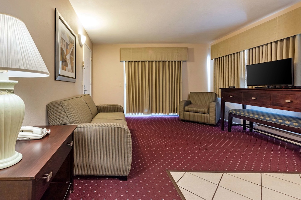 Scottish Fairway Inn 29/37
