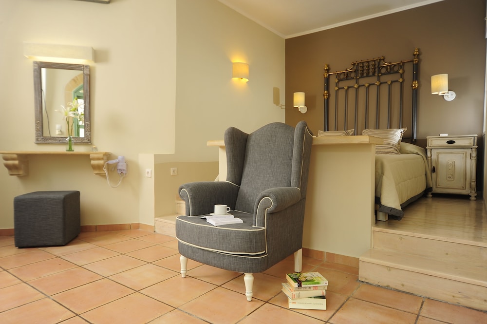 Mythos Suites Hotel 38/68