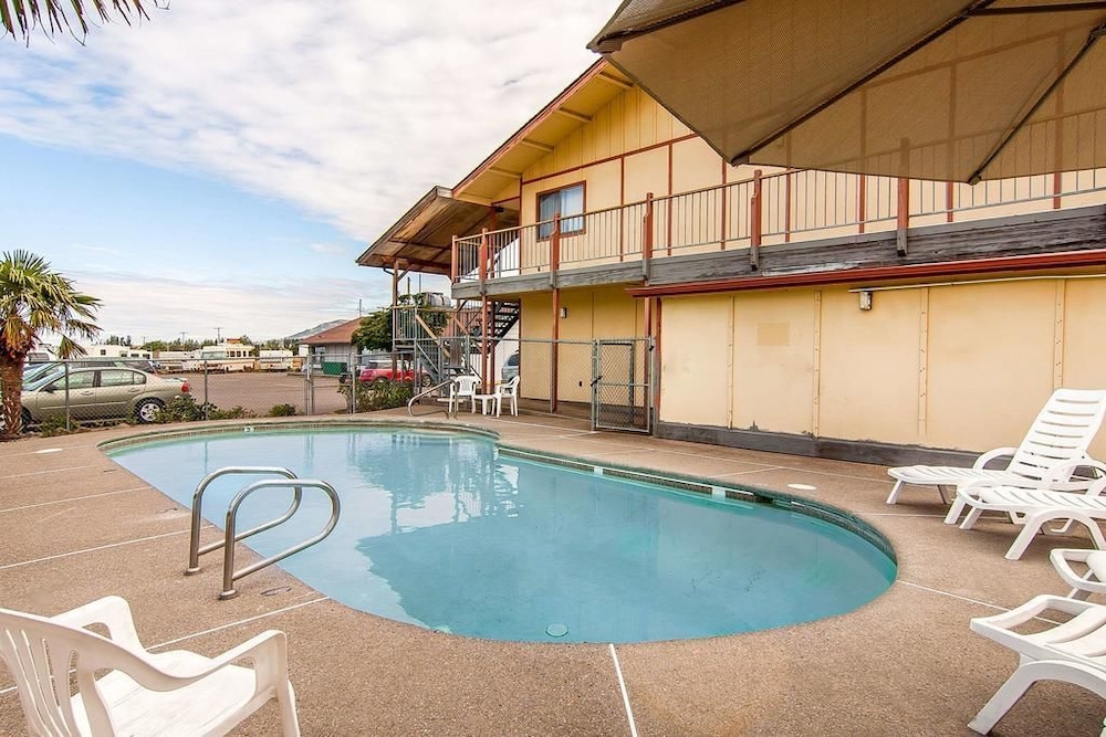 Econo Lodge 29/29