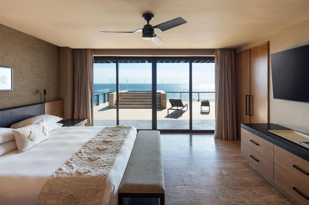 Governor, Suite, King Bed, Ocean Front, Sofa, Jetted Tub, Balcony, High Floor
