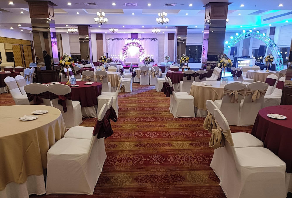Rs Sarovar Portico 36/59