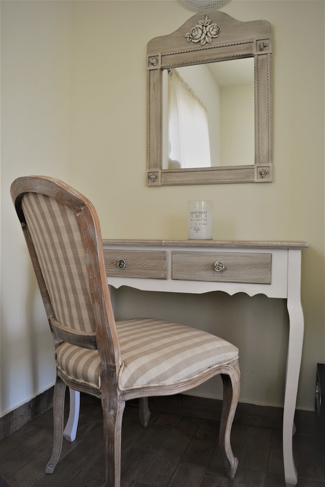 Anelia Boutique Studios And Apartments 40/50
