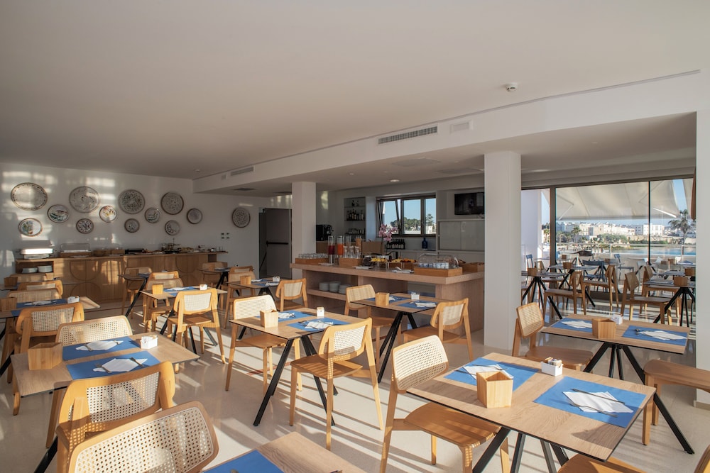 Hotel Albania 60/73
