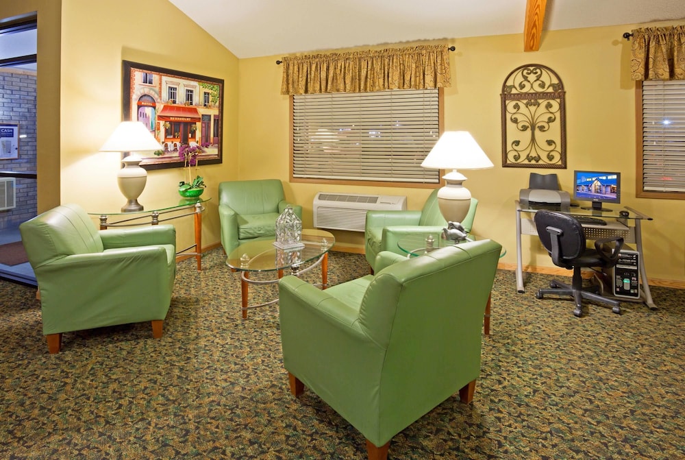 AmericInn by Wyndham Sioux Falls 22/38