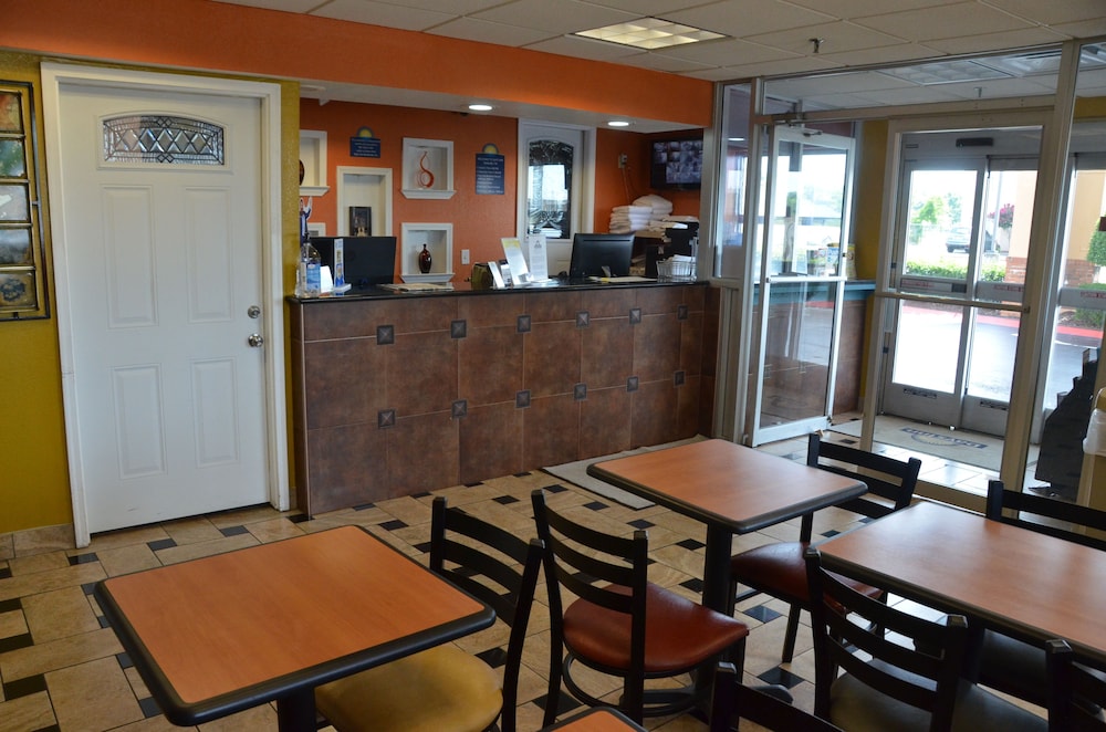 Days Inn by Wyndham Nashville Airport 4/26