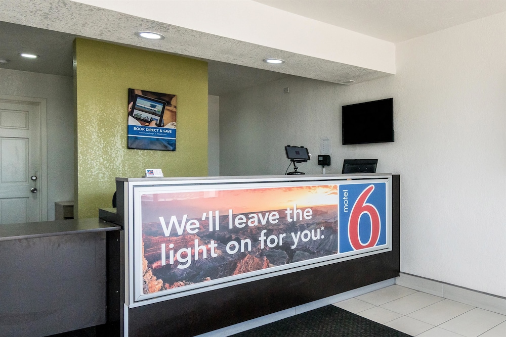 Motel6 Fort Worth, TX - North 10/33