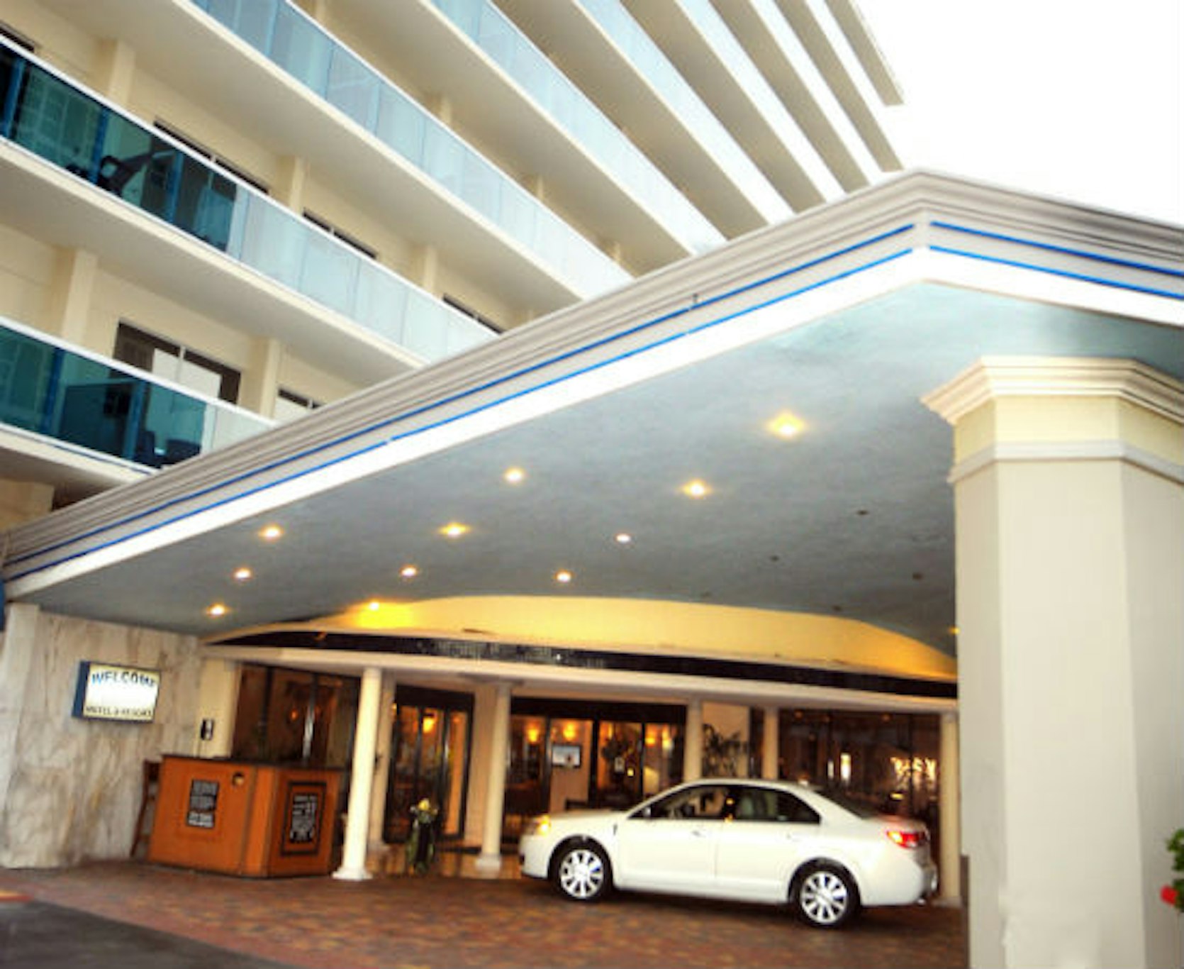 Ocean Sky Hotel And Resort 7/76