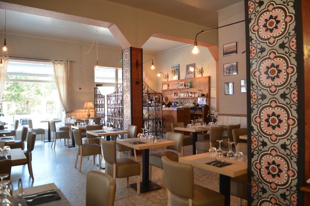 Hotel Le Grillon 20/25