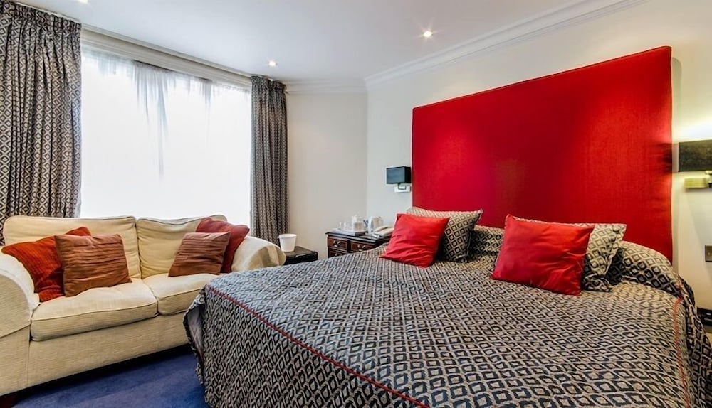 LA PLACE HOTEL 27/77