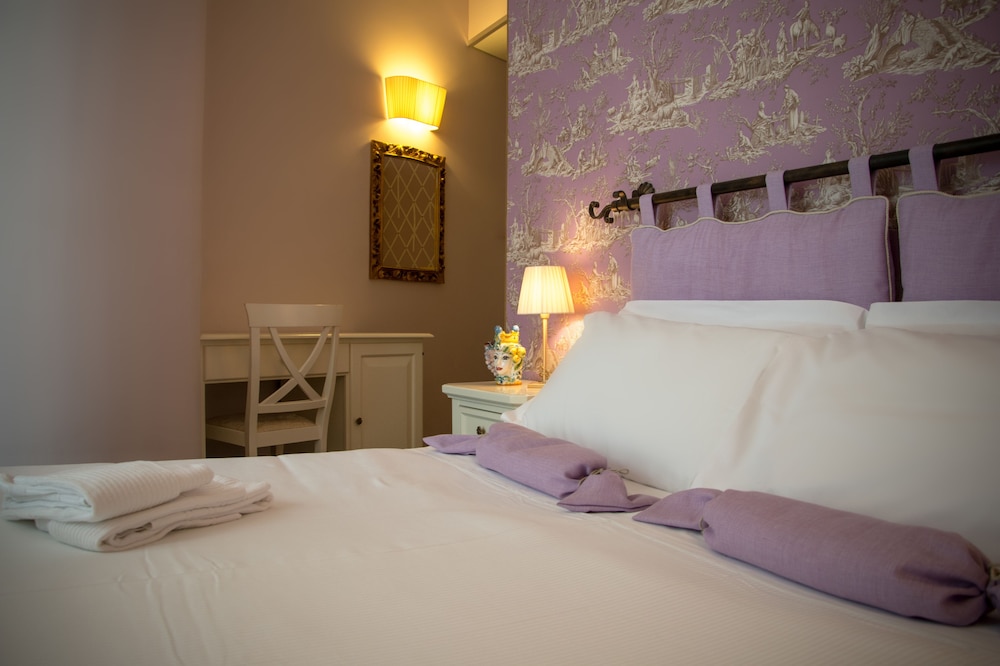 1 BEDROOM, EXCLUSIVE, DOUBLE OR TWIN BED, CITY VIEW