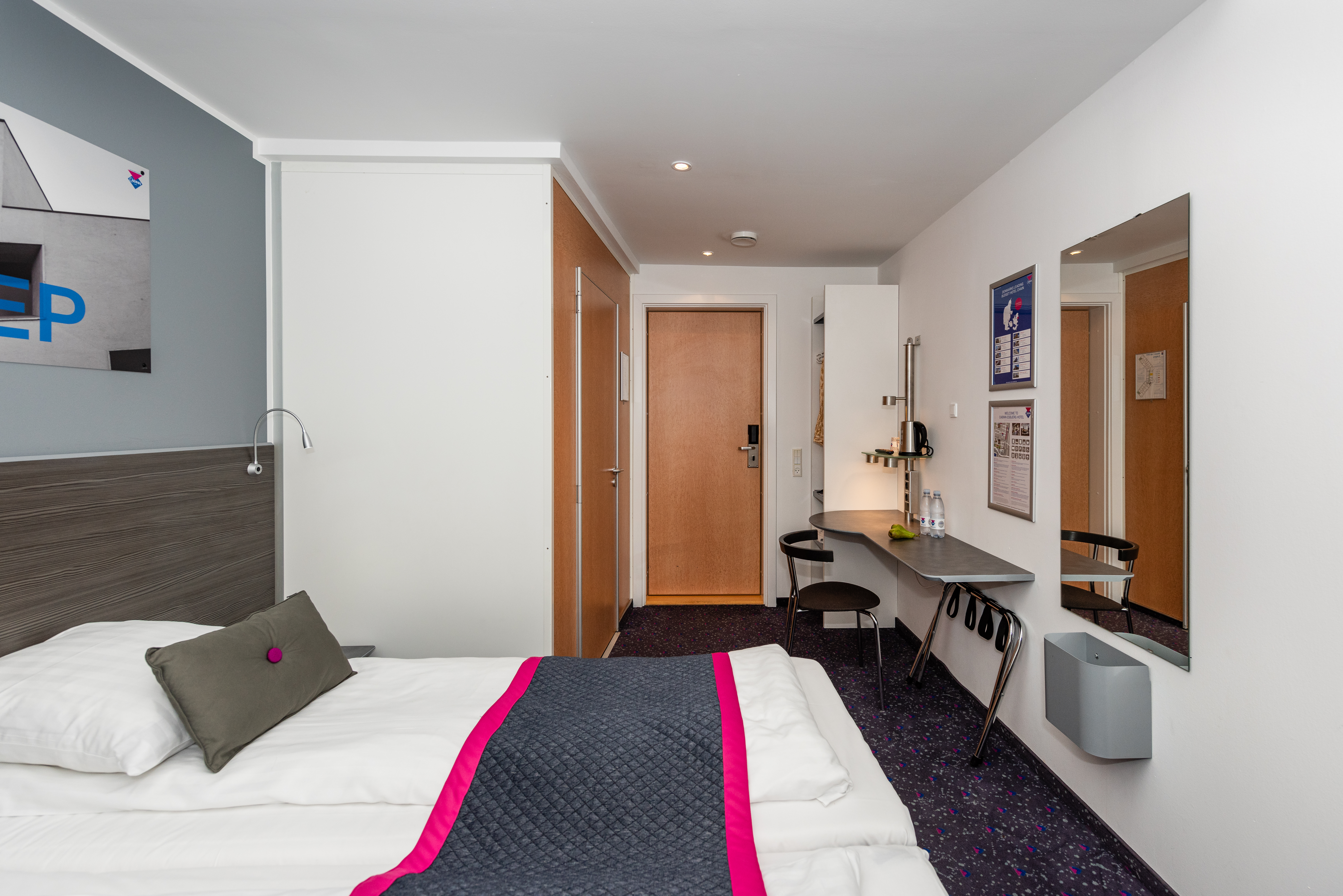 Commodore, Double or Twin Bed