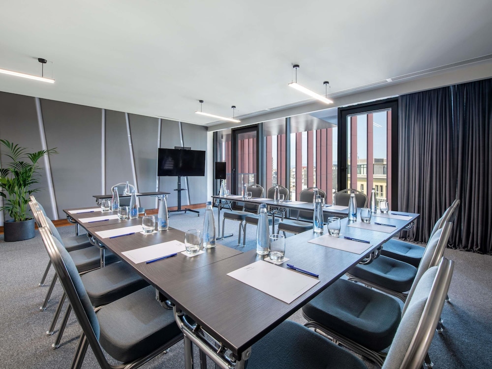 Tbilisi Philharmonic by Mercure Hotel 39/48