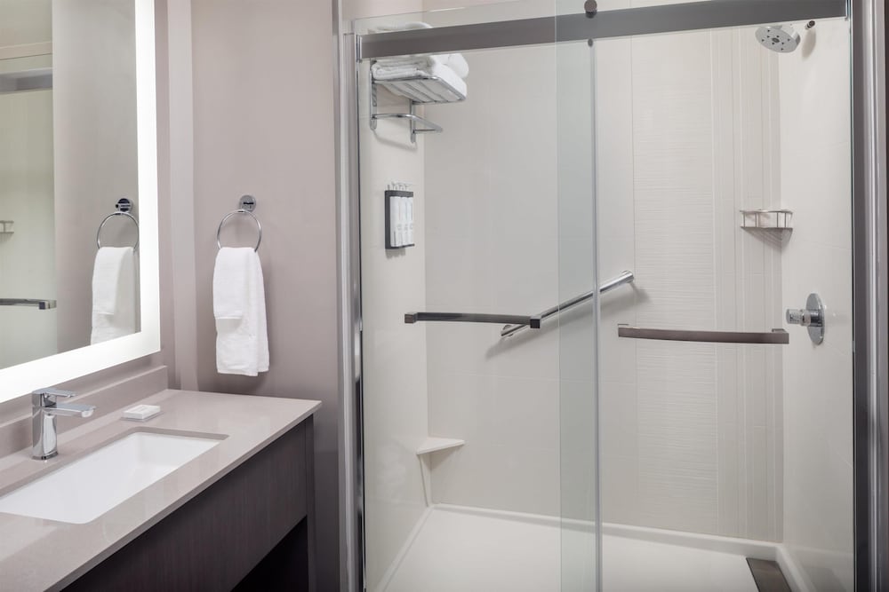 Hyatt House Destin 48/50