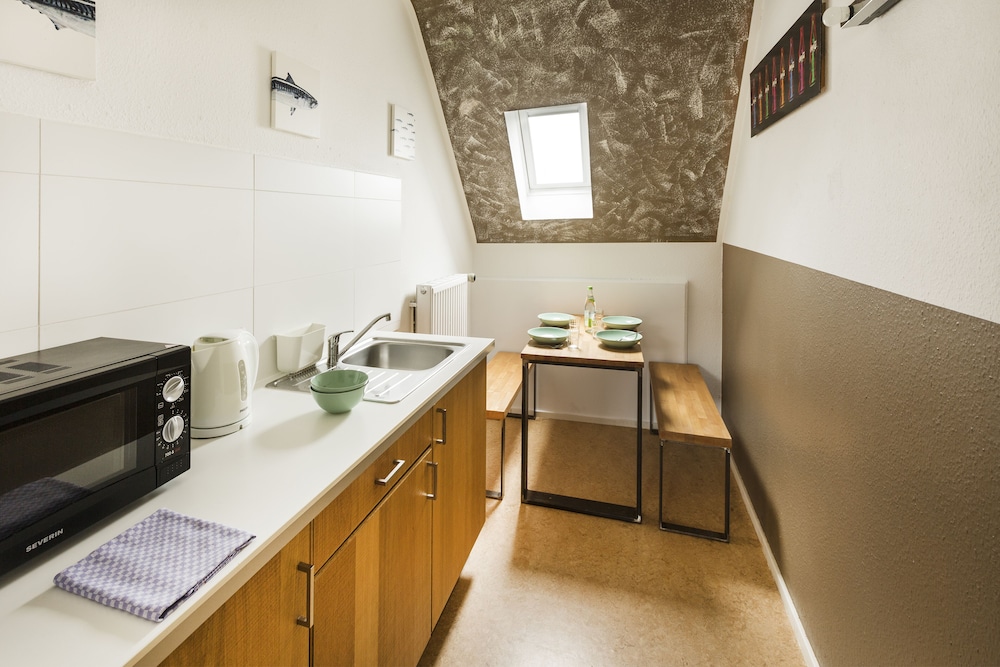 Five Reasons Hotel and Hostel 46/50