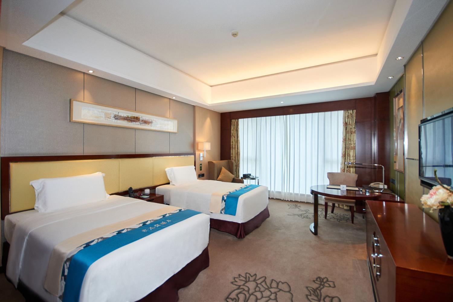 Smart, Twin Beds, City View