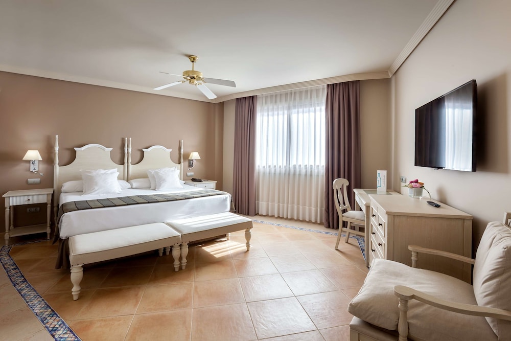 CLUB, PREMIUM, JUNIOR SUITE