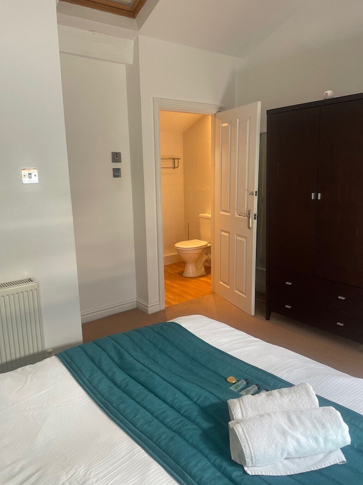 Beach House 3 Bed Penthouse Apartment 16/50