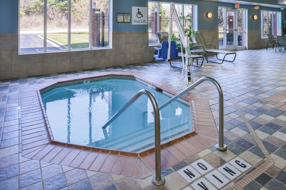 Holiday Inn Express Hotel & Suites Urbana-Champaign(U Of I Area) 33/74