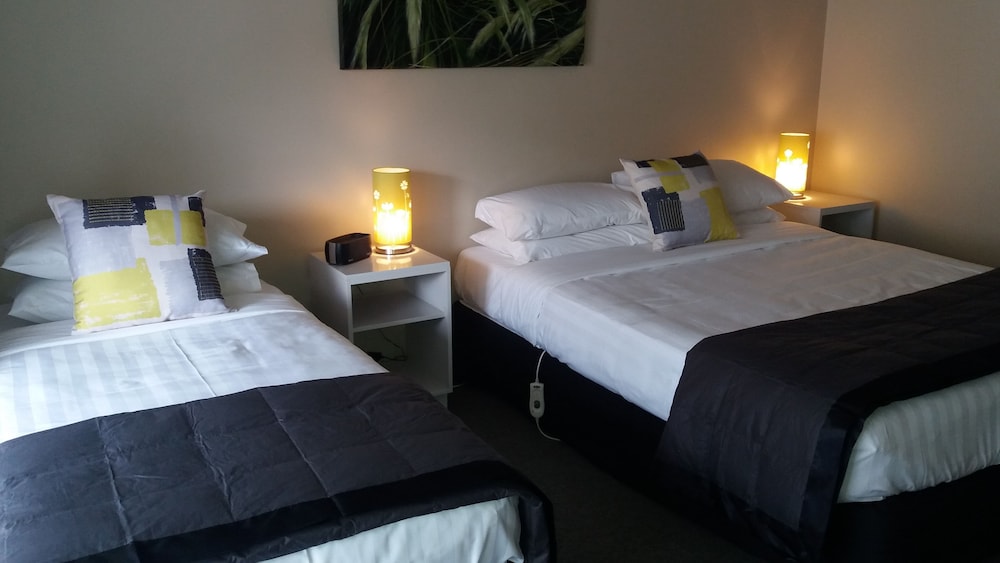Settlers Motor Lodge 17/43