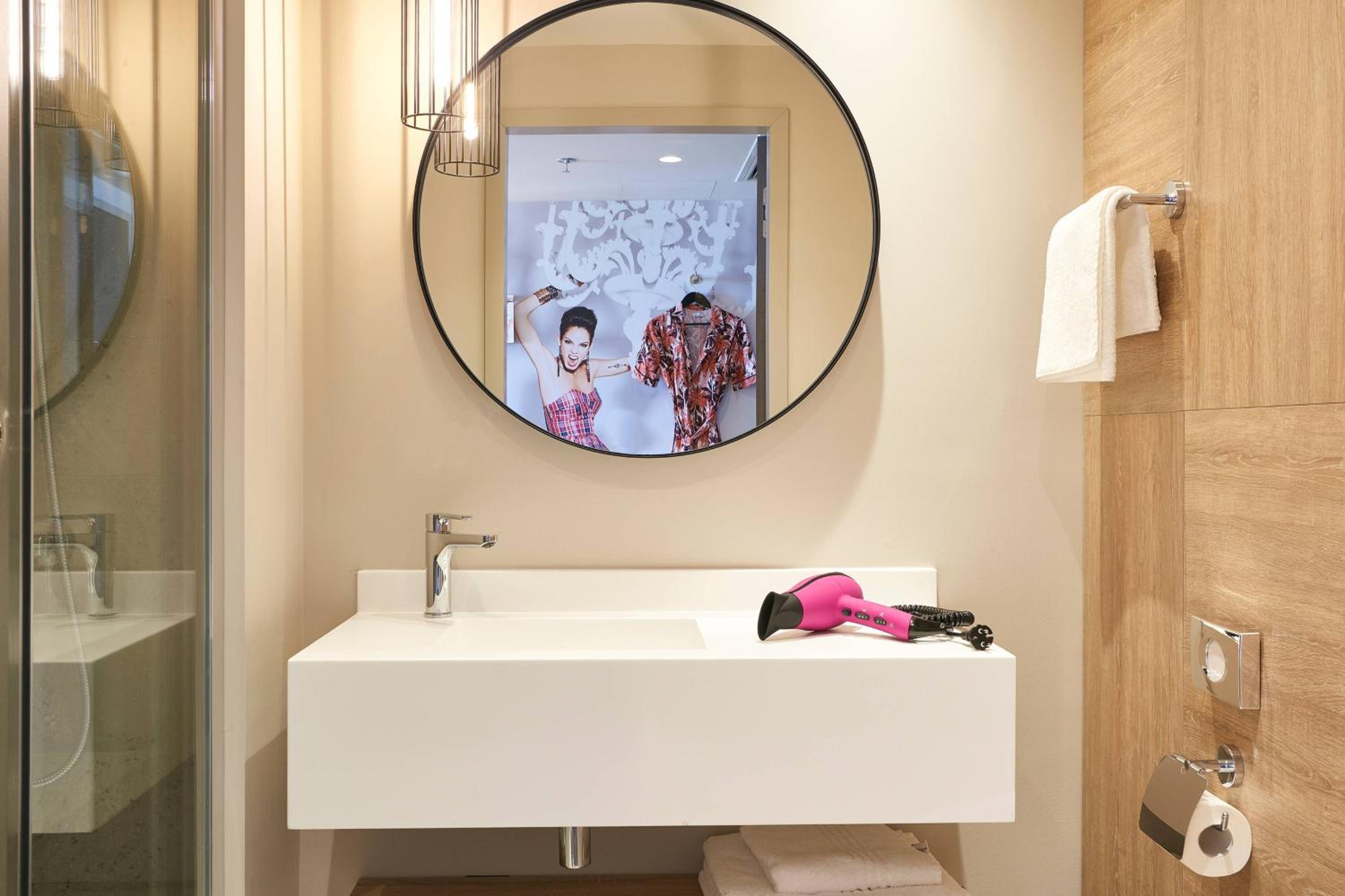 Moxy, Guest Room, Standard, Twin Beds