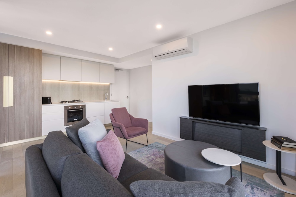 Avani Melbourne Central Residences 52/76