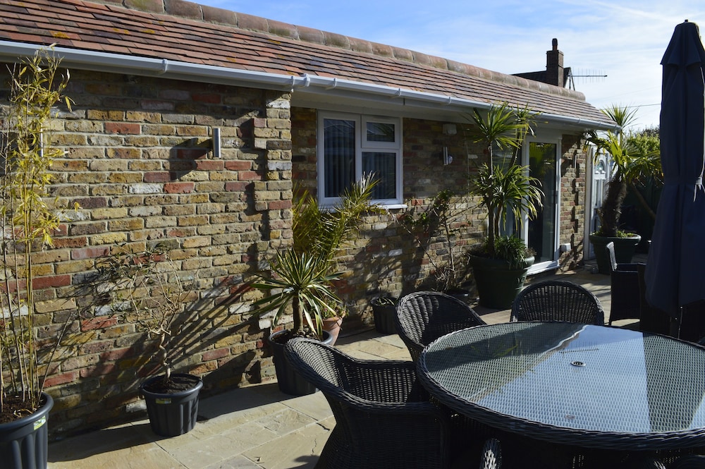 Watersedge Guest House 21/43