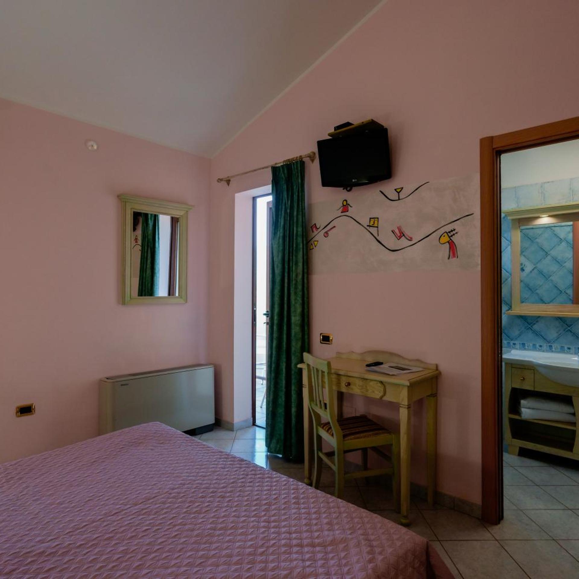 Hotel Solanas 24/63